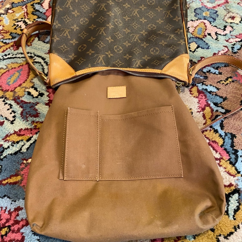 Louis Vuitton Monogrammed Odeon crossbody - Picture 7 of 14
